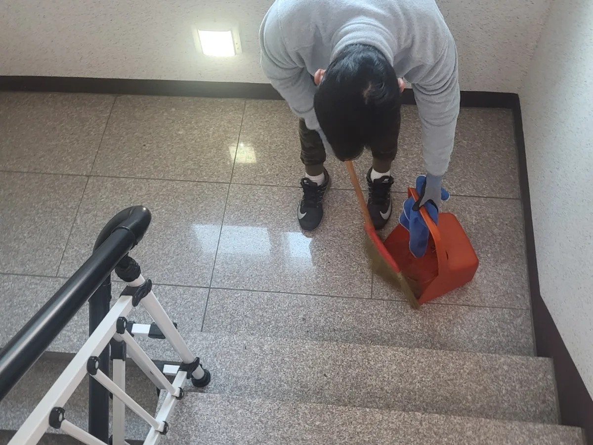 여주시 매룡동 건물 공동현관 장비 주변 정밀 위생청소 사례 - 행진크린