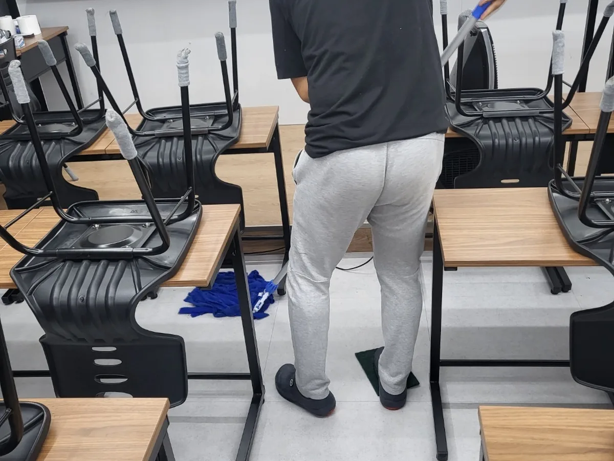 하남시 천현동 학원 바닥 물청소 위생청소 사례 - 행진크린